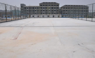 人造草坪鋪裝流程1：清理場地